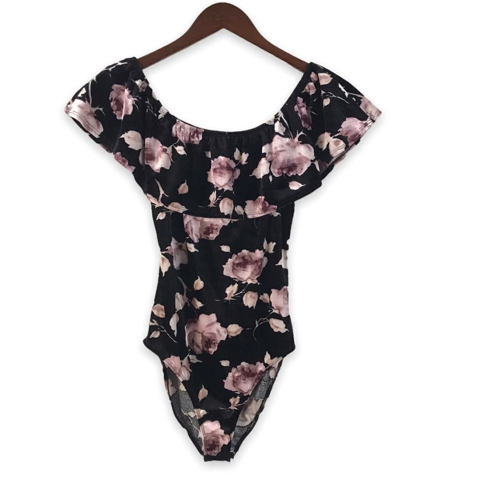 Ivy & Main‎ ruffle neck velour bodysuit